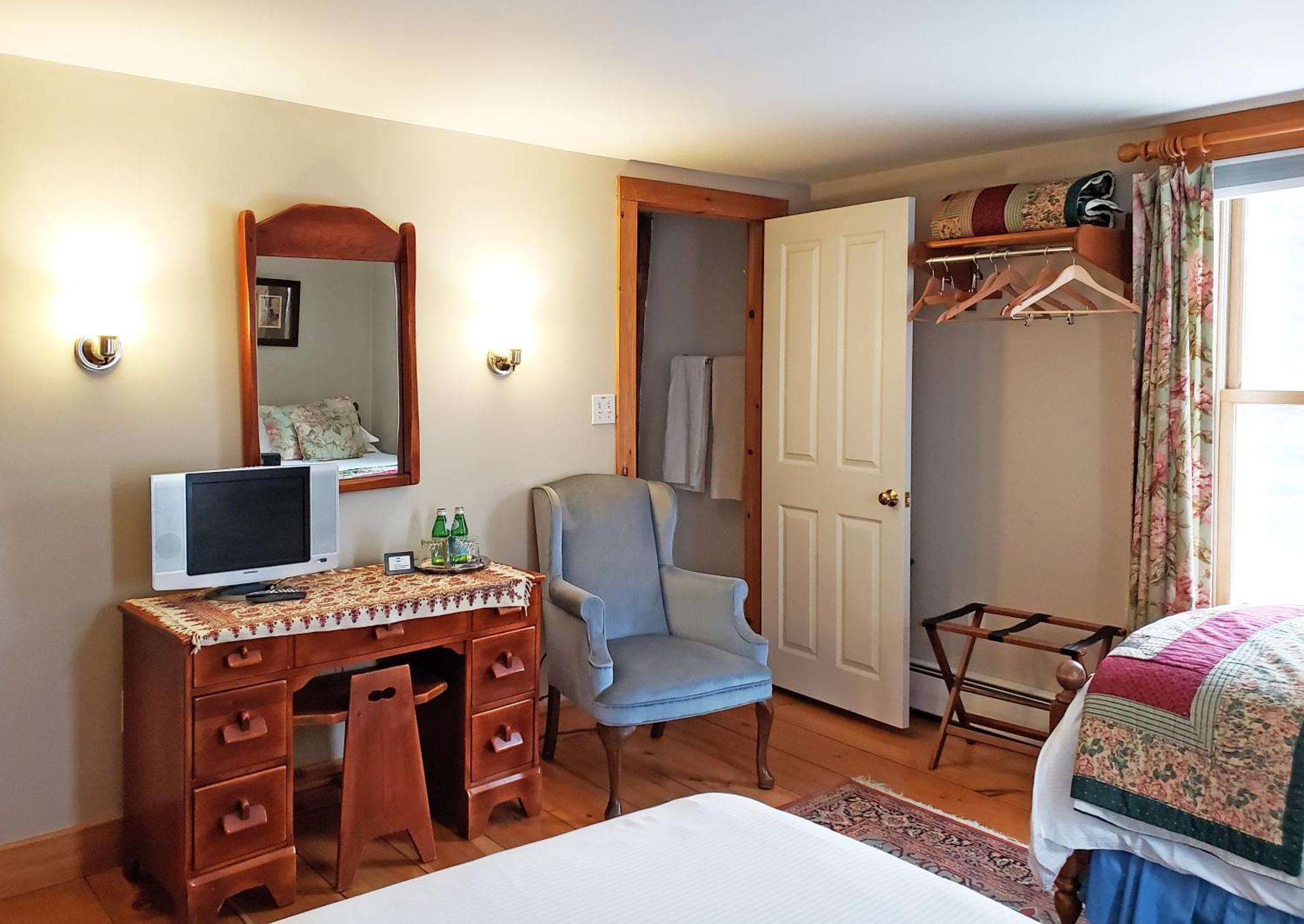 Andover Highland Lake Inn الغرفة الصورة