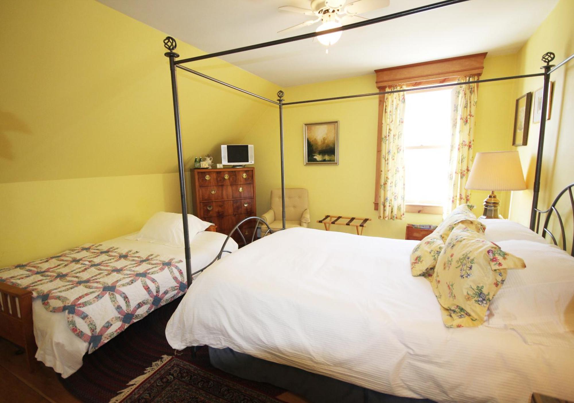 Andover Highland Lake Inn الغرفة الصورة