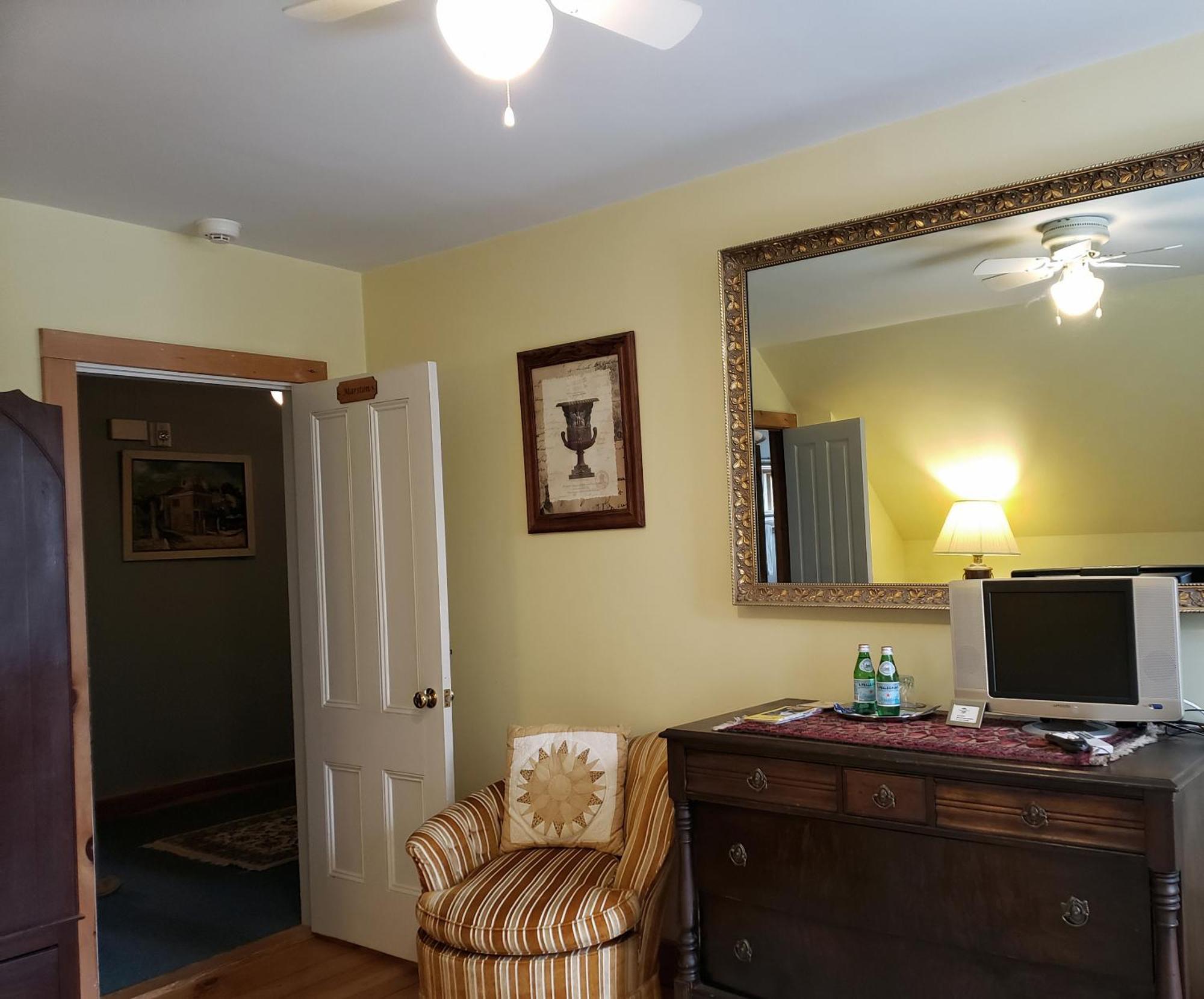 Andover Highland Lake Inn الغرفة الصورة
