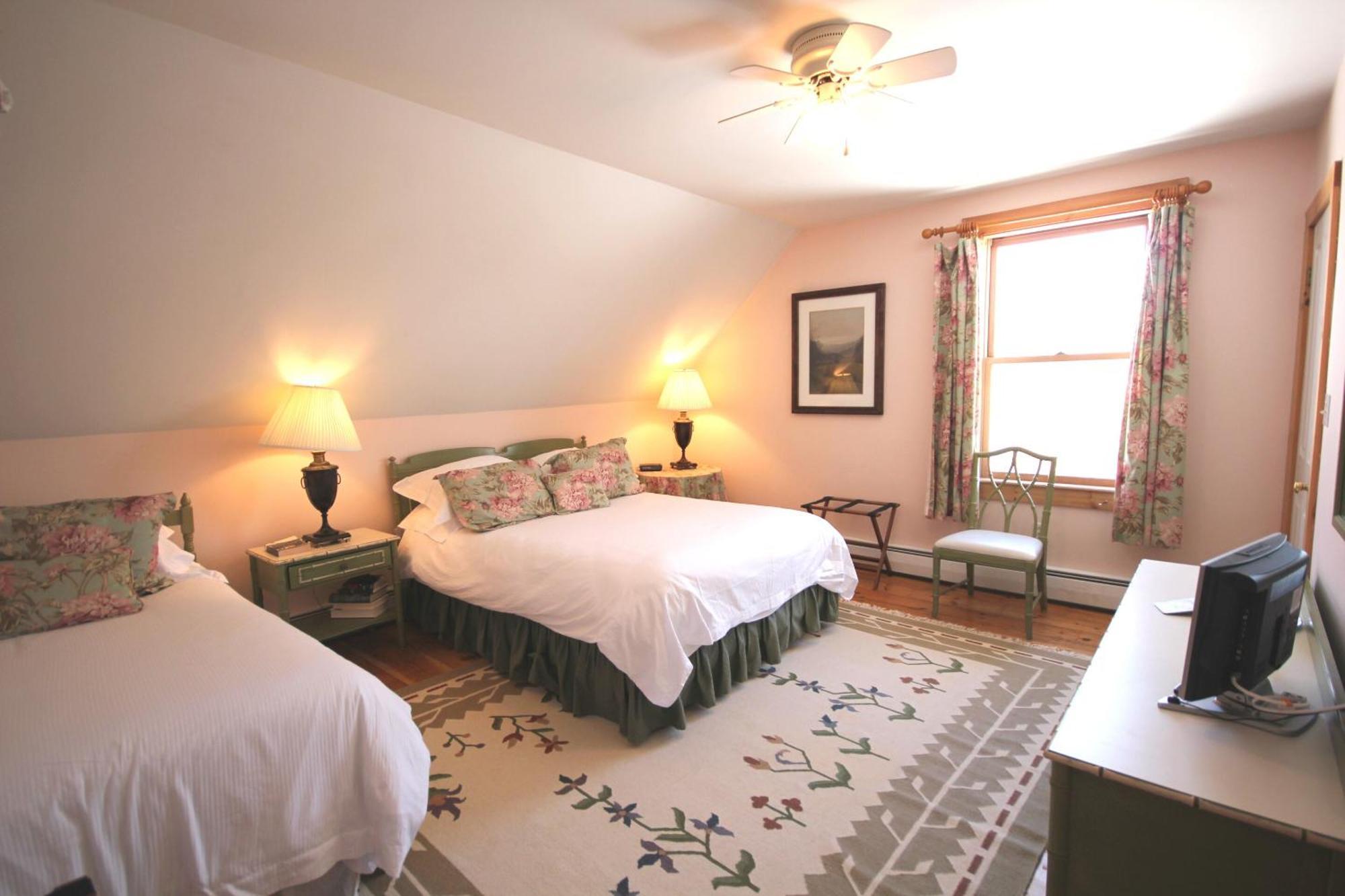 Andover Highland Lake Inn الغرفة الصورة