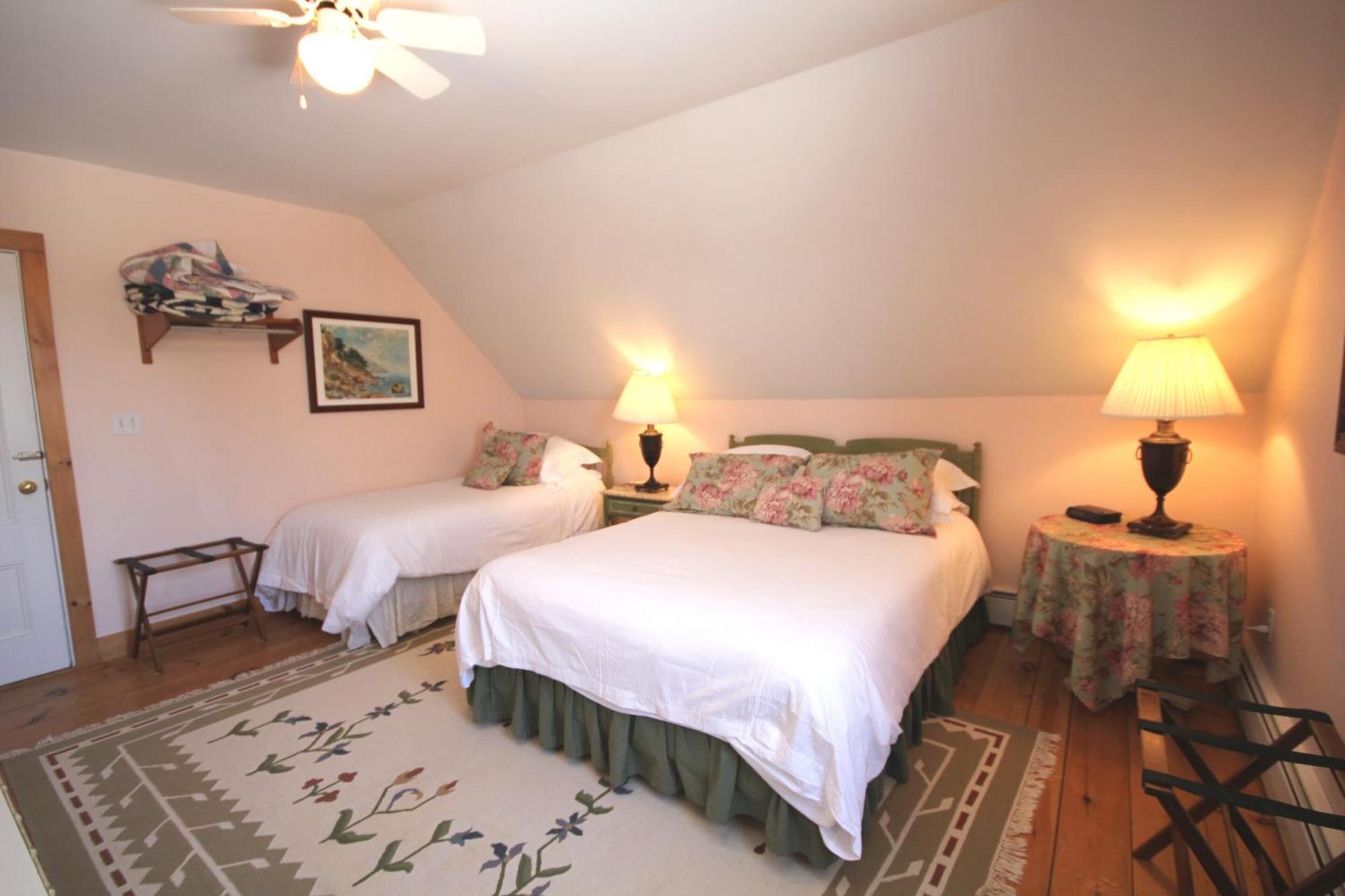 Andover Highland Lake Inn الغرفة الصورة