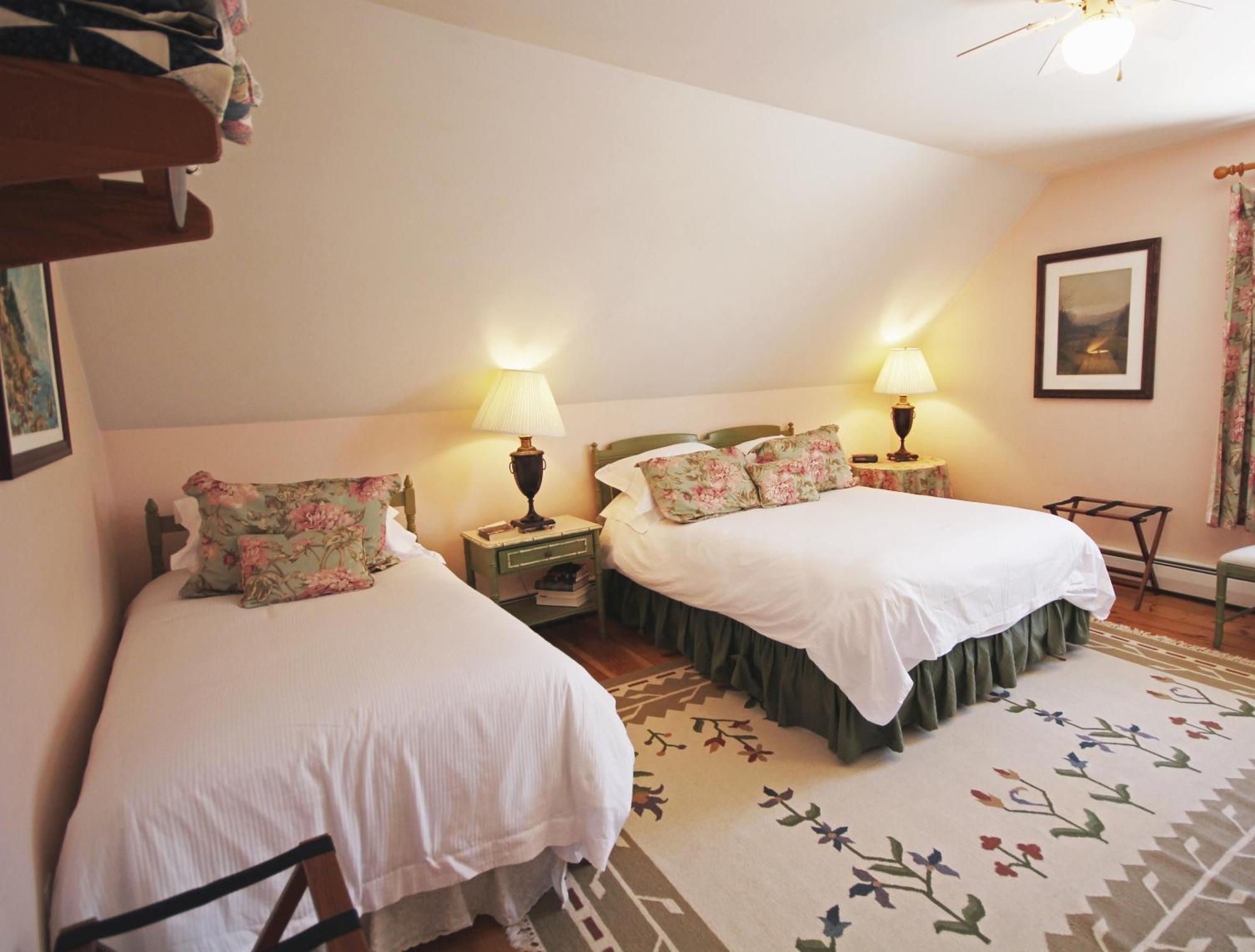 Andover Highland Lake Inn الغرفة الصورة
