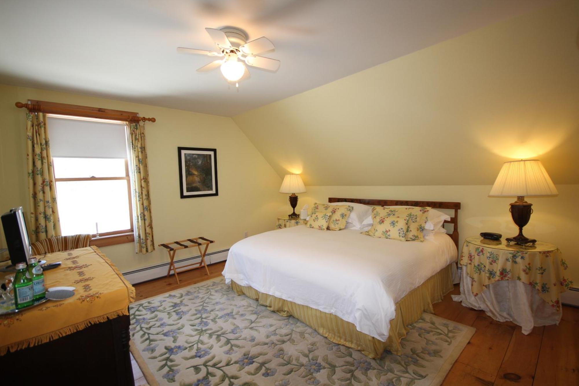 Andover Highland Lake Inn الغرفة الصورة